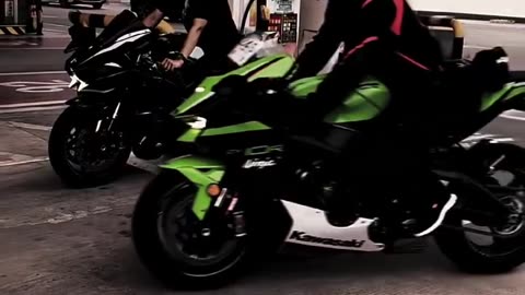 KAWASAKI NINJA H2 WITH KAWASAKI NINJA ZX10R