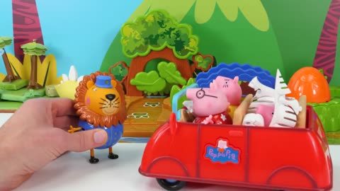 Peppa Pig at the Beach finds Dinosaur Fossils Toy Learning Video for Kids!