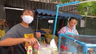 I helped 18 year old Thai Vendor and her mother then she started to have special feelings for me