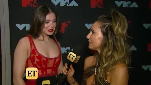 MTV VMAs 2019 Hailee Steinfeld Teases What to Expect From Her New Music (Exclusive)