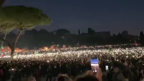 2 of 2 NEW - Large protests in Rome and Vienna against lockdowns
