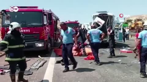 Dozens dead in Turkey after compounded road crashes | DW News