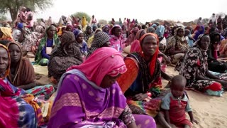 Families fleeing Sudan arrive in neighbouring Chad