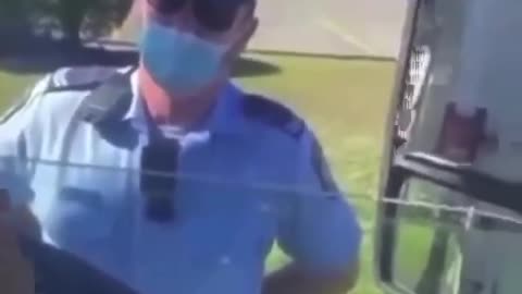 Australian Police Pull Over Truck Because Driver and Passenger Were Wearing Mask Below Chin