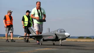 STUNNING RC FLIGHT !!! F-35 LIGHTNING II GIANT RC SCALE MODEL TURBINE JET FLIGHT DEMONSTRATION