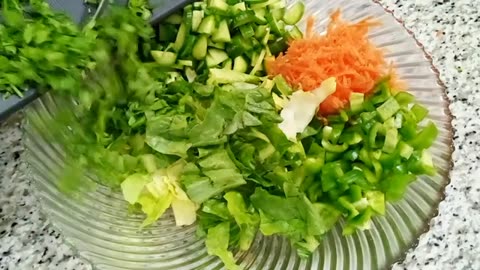 THE MOST DELICIOUS A VERY HEALTHY AND QUICK SALAD