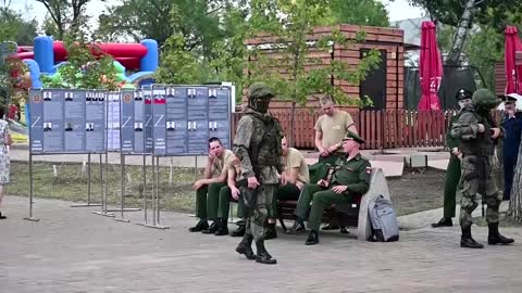 Russian army recruiters seek more volunteers