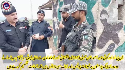 DPO Orakzai Nazir Ahmad Khan Tanoli (PSP) is distributing cash rewards to police and FC jawans