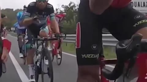 Fast reactions in the feed zone