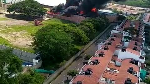 Alarma: Fuerte incendio cerca a estación de servicios en Cúcuta