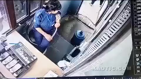 Tollbooth worker attacked in India