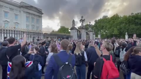 Death of Queen Elizabeth II announced at Buckingham Palace