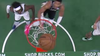 NBA - Dame slithers his way to the cup as the Bucks put up 75 PTS in the 1H