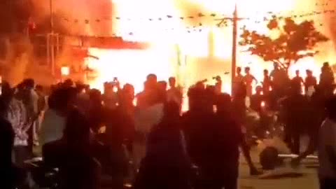 Tense situation in Shirvan in northern Iran. The state-owned Saderat Bank was set on fire.