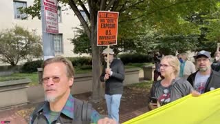 Human Chain Demonstration Surrounds the DOJ, Demanding the Release of Julian Assange