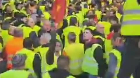 Spain – During today's protest in Logroño, farmers expel police from the protest.