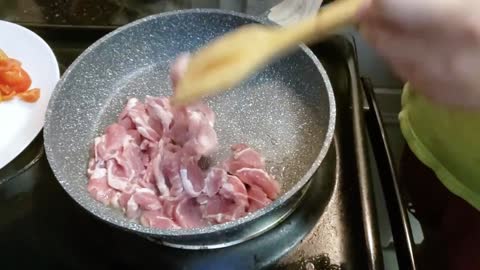 Pork Stir Fry with Long Green Beans and Tomatoes - Hmong Food