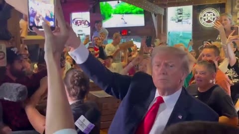 Trump hands out Pizzas to excited Iowa Voters!