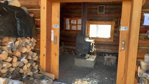 Beautiful Swampy Shelter Log Cabin – Central Oregon – Swampy Lakes Sno-Park – 4K