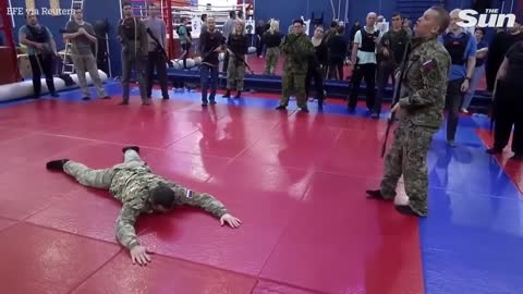 Moscow residents take part in military training session