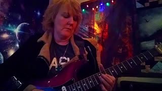 Cari Dell- Female lead guitarist mellow jam