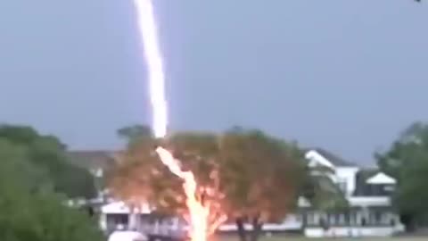 A lightning strike for the ages at the 2019 U.S. Women's Open ⚡️⚡️ #Shorts video