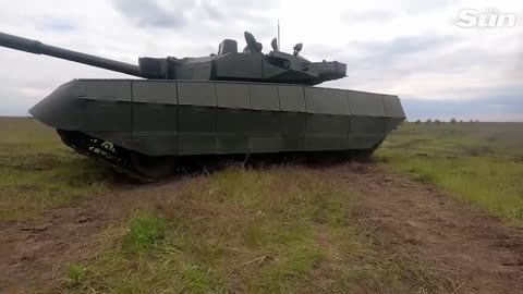 Minister of Defense of Ukraine, Oleksiy Reznikov, tests Oplot tanks