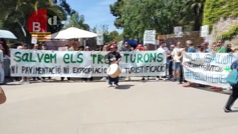 Bloquean los accesos al Parc Güell en protesta contra el turismo