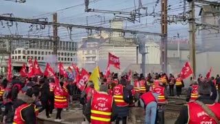 Versailles train station grinds to a halt as the French continue their protest at Macron Govt