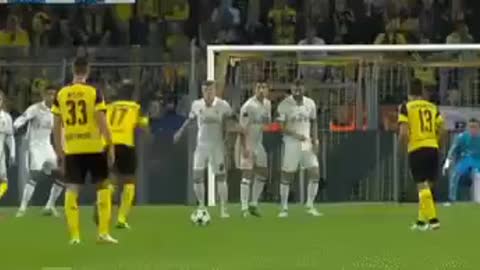 VIDEO: Cristiano Ronaldo Hand Ball Against BVB