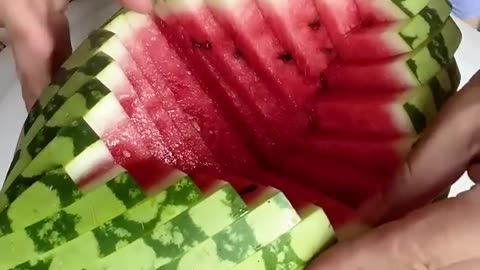 How to carve a watermelon very fast