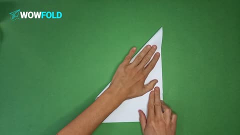 Ultimatu - folding a paper airplane