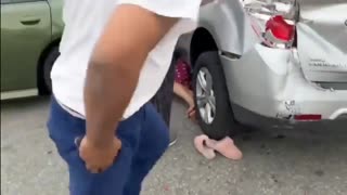 Yo New York!! WTF!! drivers smashes all Family's with Business Car