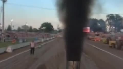 Diesel Super Stock Tractor “Diggin’ Hard” leaves you speechless! #tractorpulling #diesel