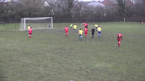 Great block keeps CMB out late on | Grassroots Football Video