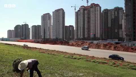 China's housing crisis deepens as Evergrande shares slide - BBC News
