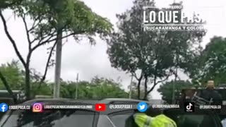 Hombre sorprendido en pico y placa intentó arrollar a varios agentes de tránsito en Bucaramanga