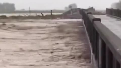 Brookfield Bridge in New Zealand collapses in flood water caused