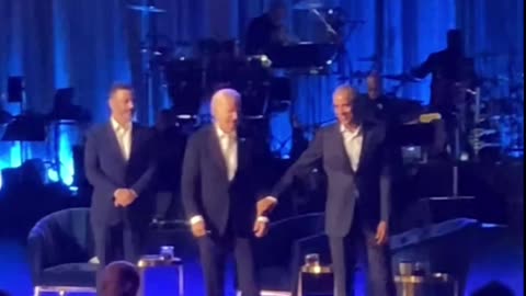 Biden Freezes on Stage at Fundraiser - Obama walks him off