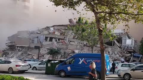 İzmir'de 6.8 büyüklüğünde deprem son dakika