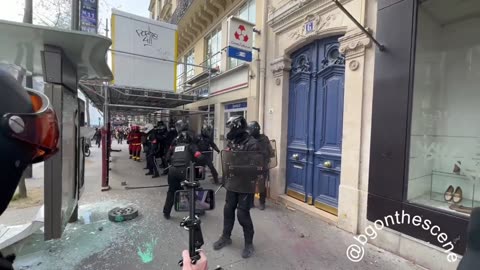 (April 14) Violent scenes from the Paris protests.