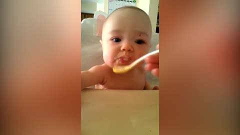 Baby's Hilarious Mealtime Adventure! 😂🍼🥣