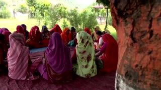 Indian women fight for access to clean water