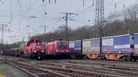 261 025-1 and 1116 078 at the entrance to Cologne-Gremberg