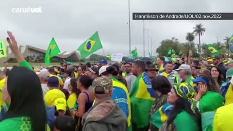 Bolsonaristas pedem intervenção e que Exército 'saia do quartel' em Brasília