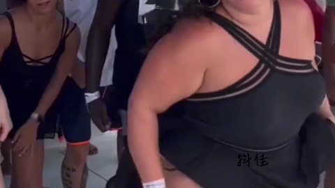 Fat woman amazing dance