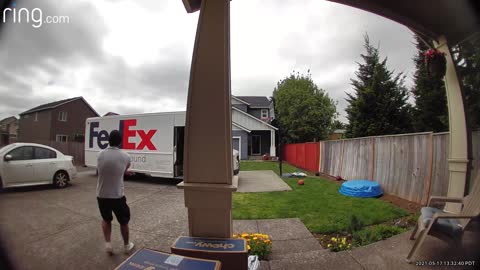 FedEx Delivery Guy Does Push-Ups in Driveway
