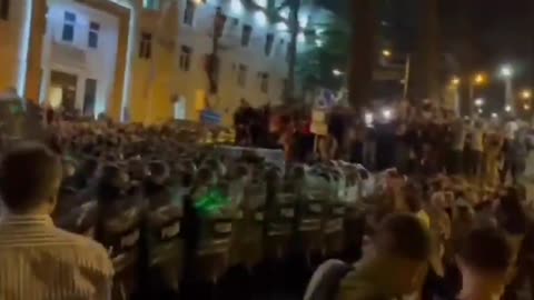 🇬🇪 Police sprayed pepper spray against protesters near the Georgian parliament