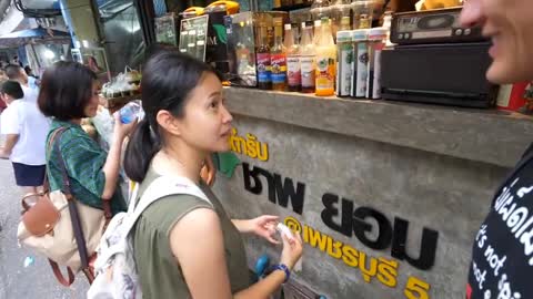 Street % Food %AI % and % Instant % Noodles % on % Petchaburi % Soi 5!