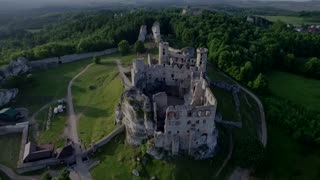 witch's castle Ogrodzieniec (The Trail of the Eagles' Nests)